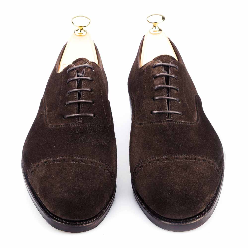 zapato de ante marrón