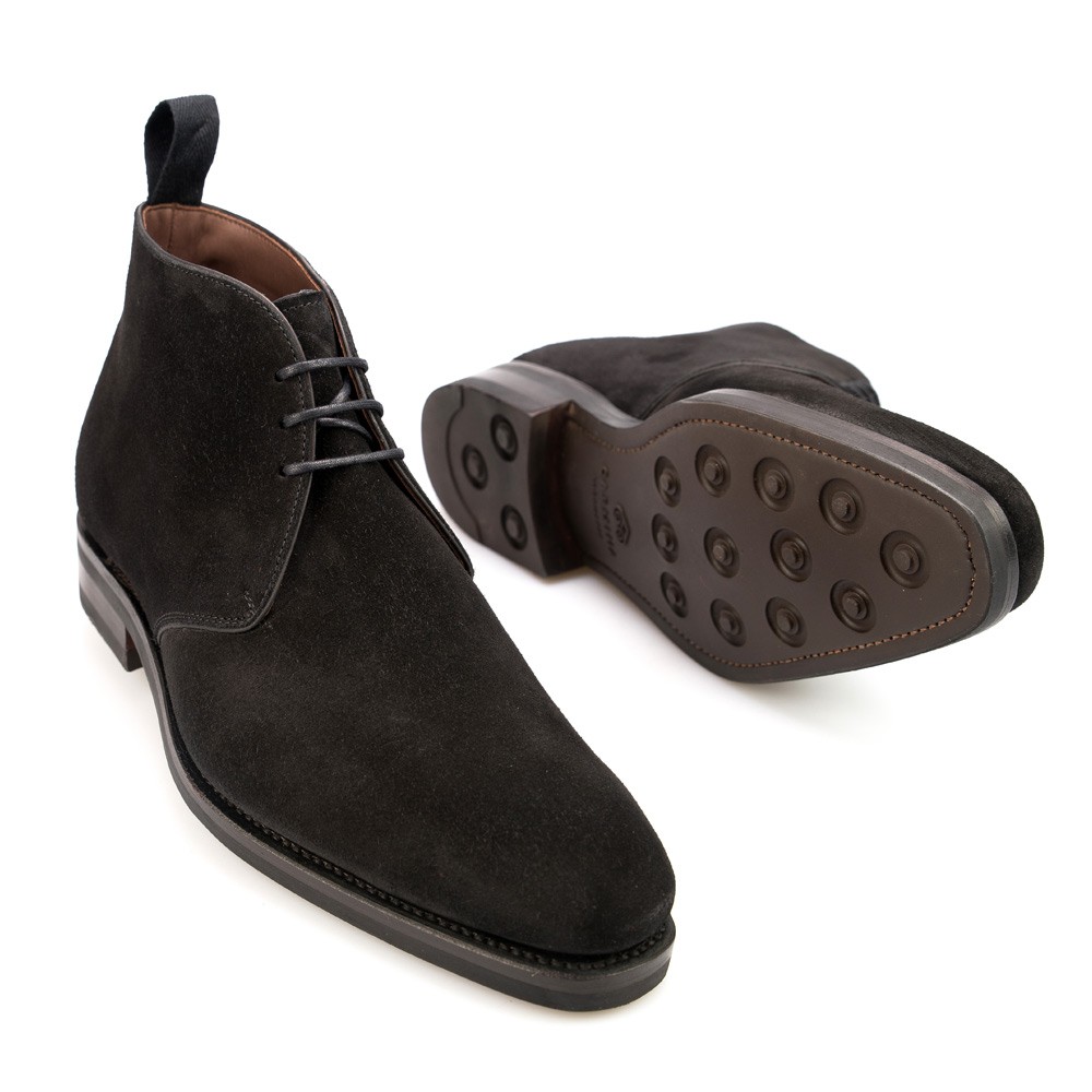 CHUKKA BOOTS IN BLACK SUEDE | CARMINA