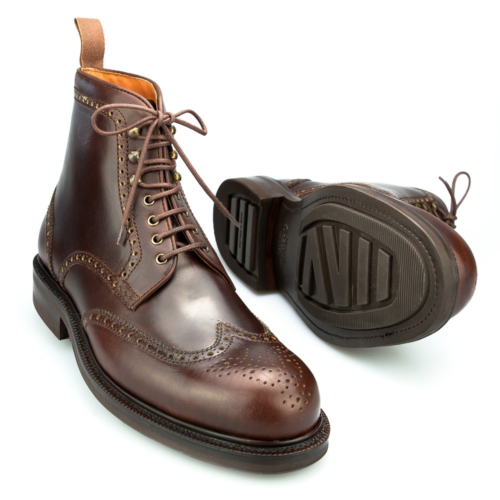 Full brogue Jumper boots in brown | CARMINA
