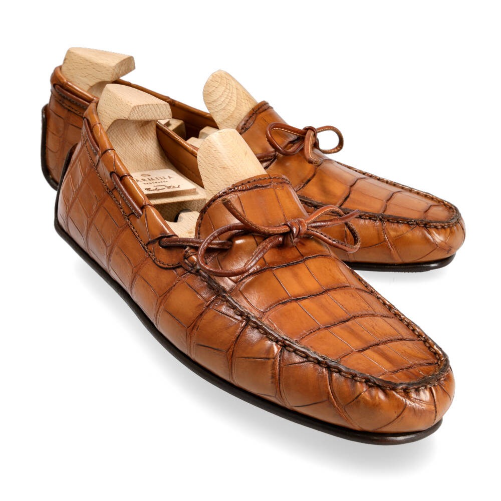 DRIVING LOAFERS IN TAN ALLIGATOR