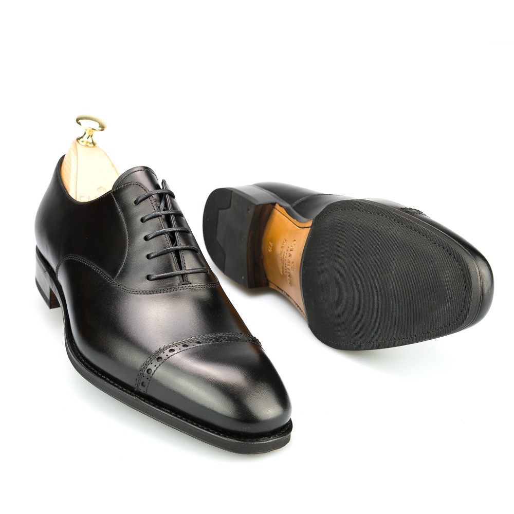 black oxford toe cap shoes