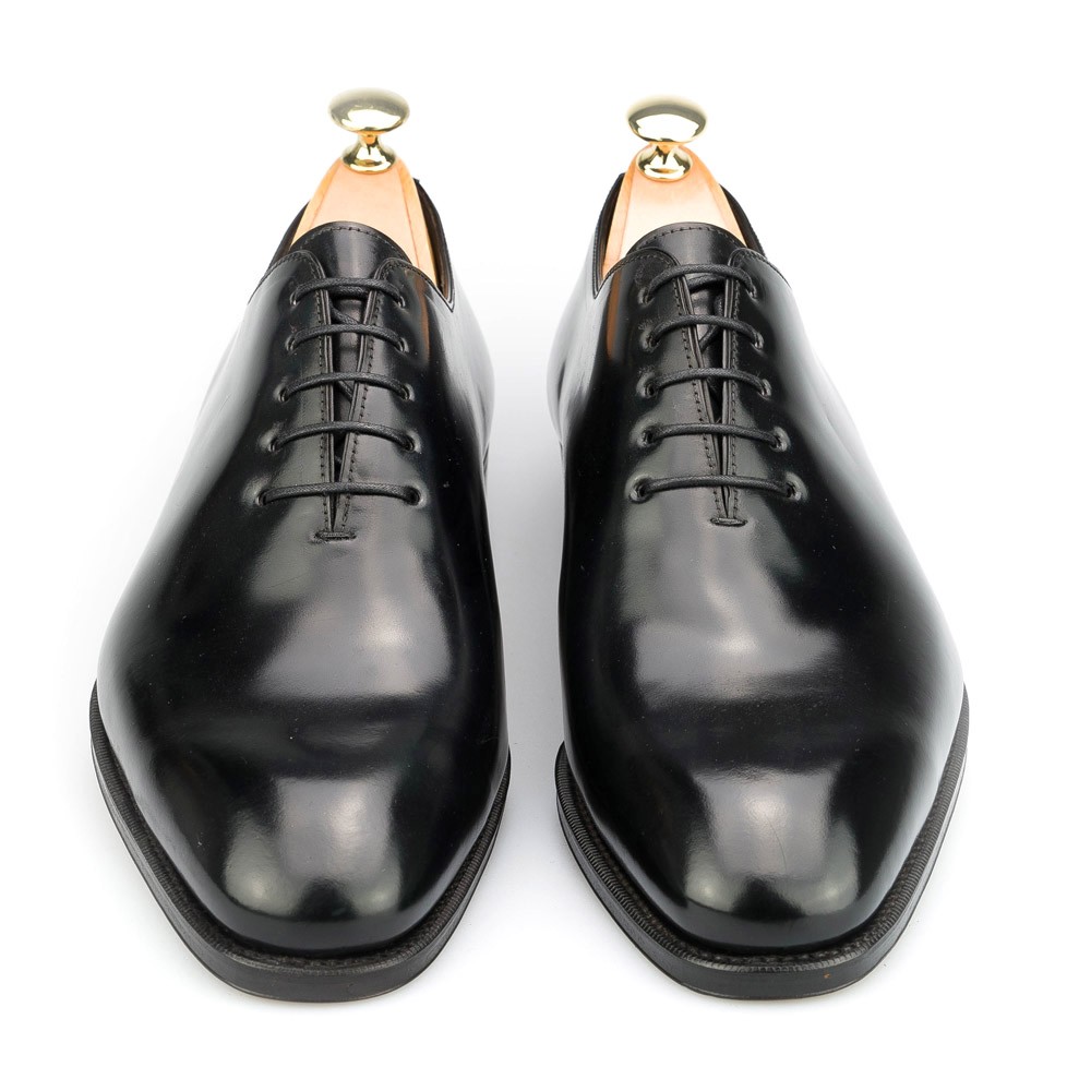 Cordovan wholecut shoes in black 