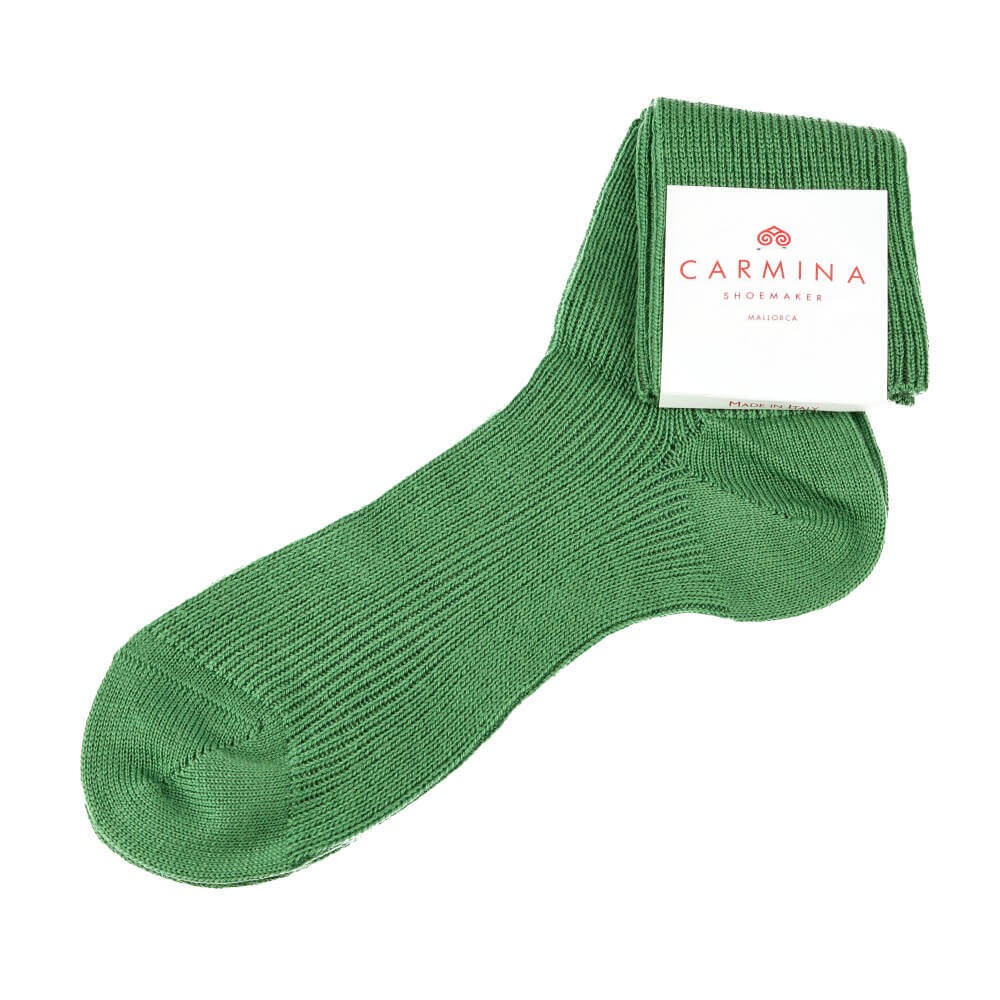 Women's short socks in pistachio.